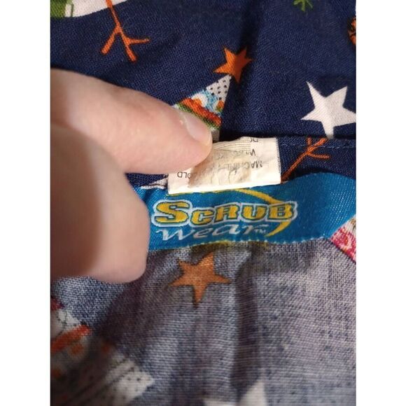 Scrub Wear Scrub Top Ladies Extra Large Navy Christmas Tree Snowman - Picture 6 of 8